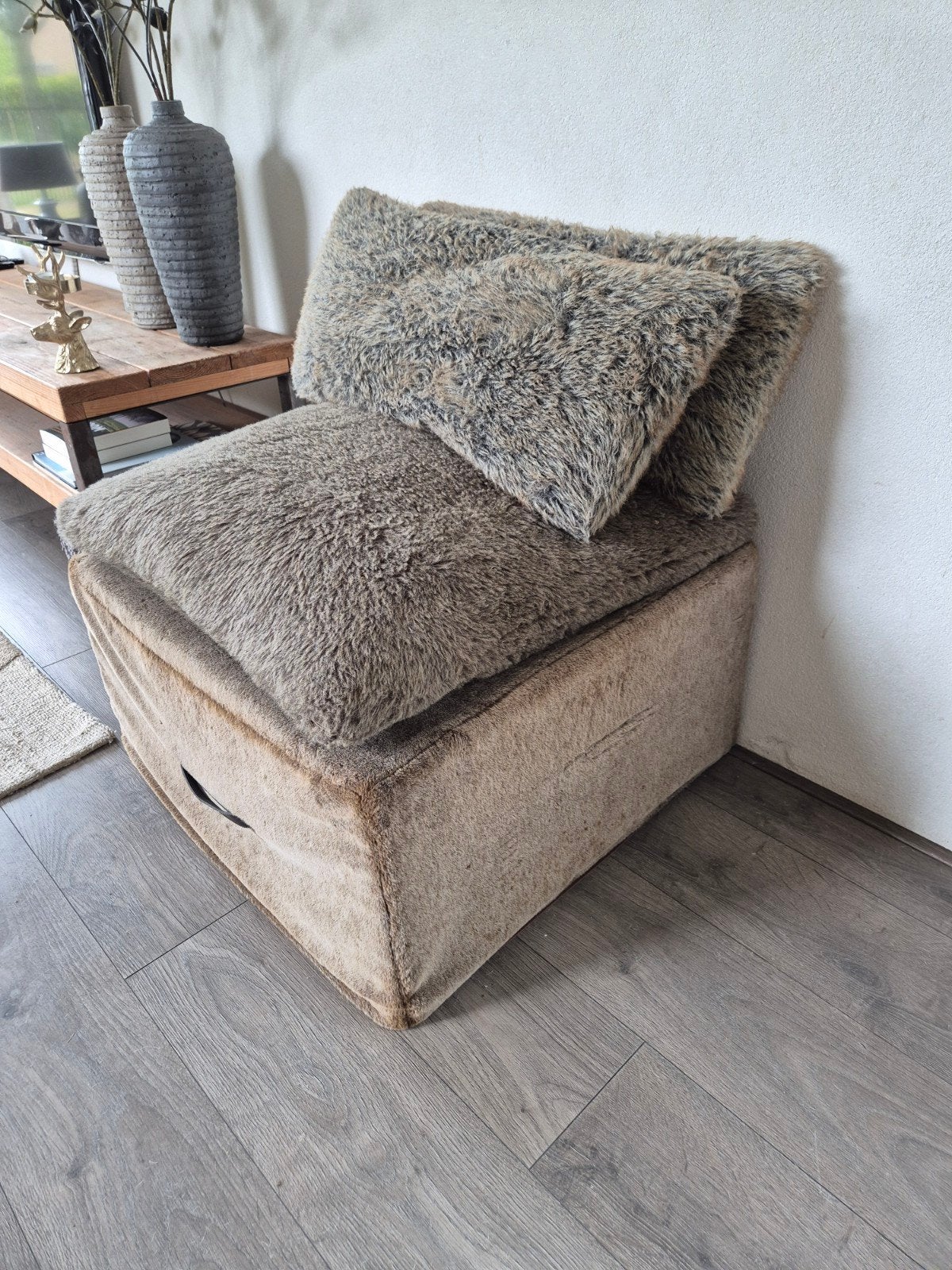 Luxe harige poef met drie kussens. En opbergvak., Minder dan 50 cm, 125 cm of meer, Rond, Ophalen of Verzenden