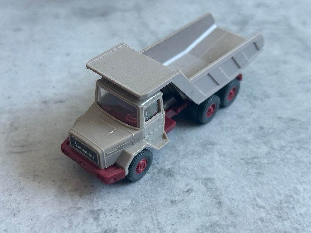 Wiking 1:87 Magirus-Deutz kipper bruin/grijs, Ophalen of Verzenden, Zo goed als nieuw, Bus of Vrachtwagen, Wiking