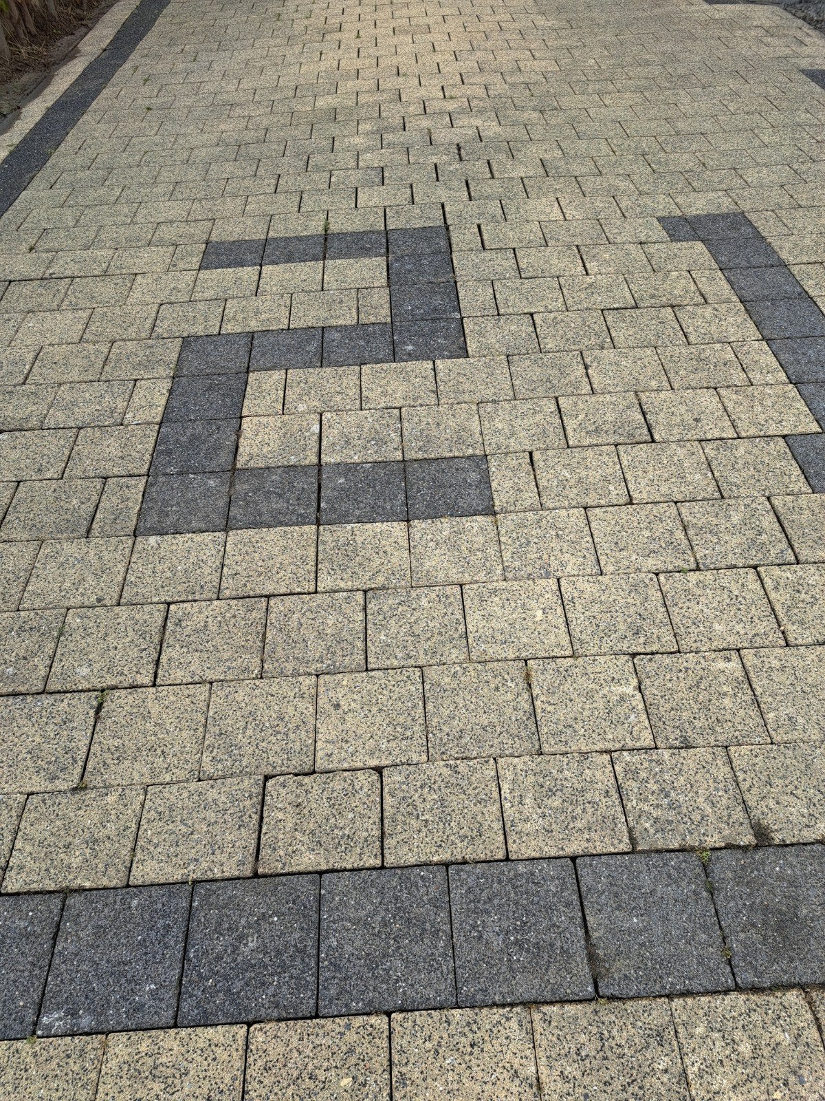 Oprit bestrating ongeveer 48 vierkante meter, Ophalen, Beton, Klinkers