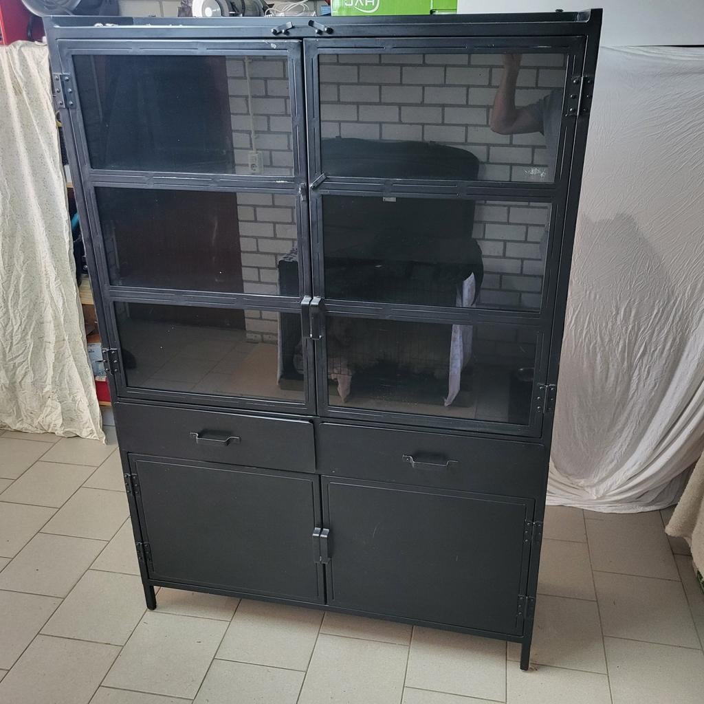 Stevige zwart stalen kast met glazen deuren., Ophalen, Metaal, 150 tot 200 cm, 25 tot 50 cm