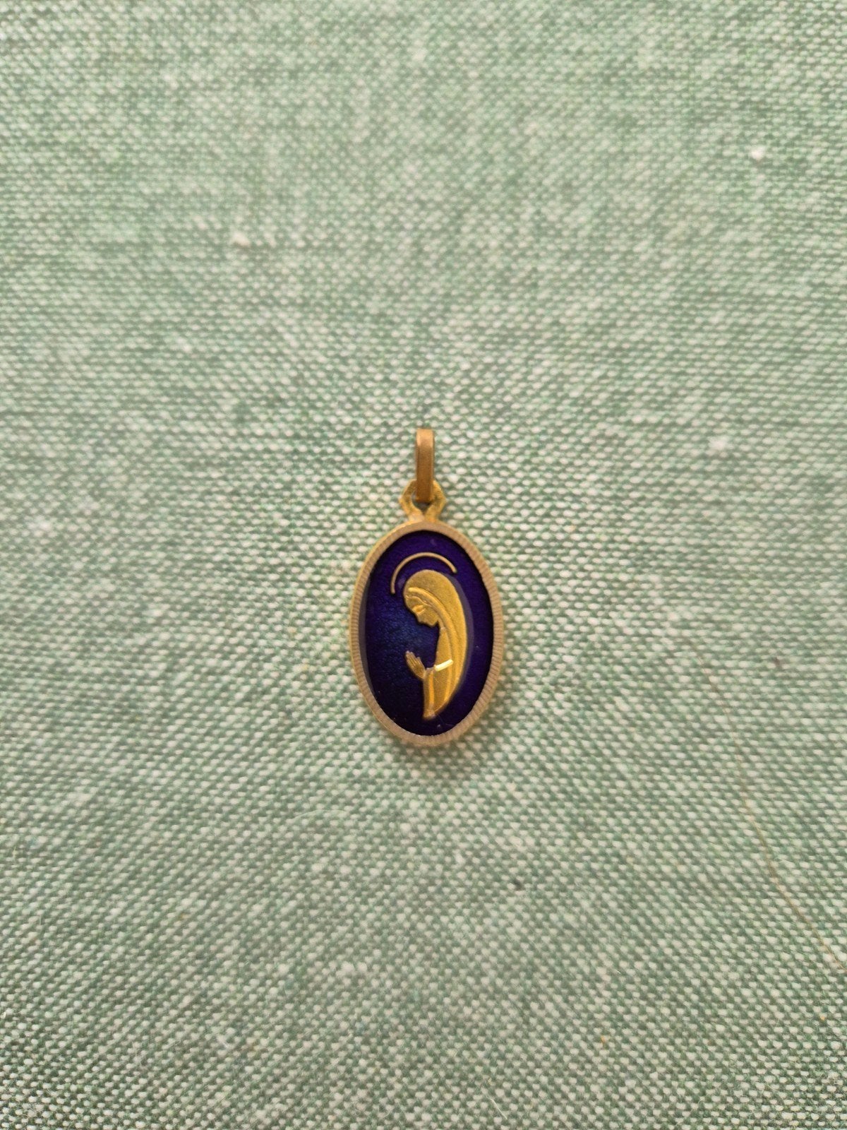 Goudkleurig medaillon met Maria afbeelding, Sieraden, Tassen en Uiterlijk, Kettingen, Ophalen of Verzenden, Zo goed als nieuw