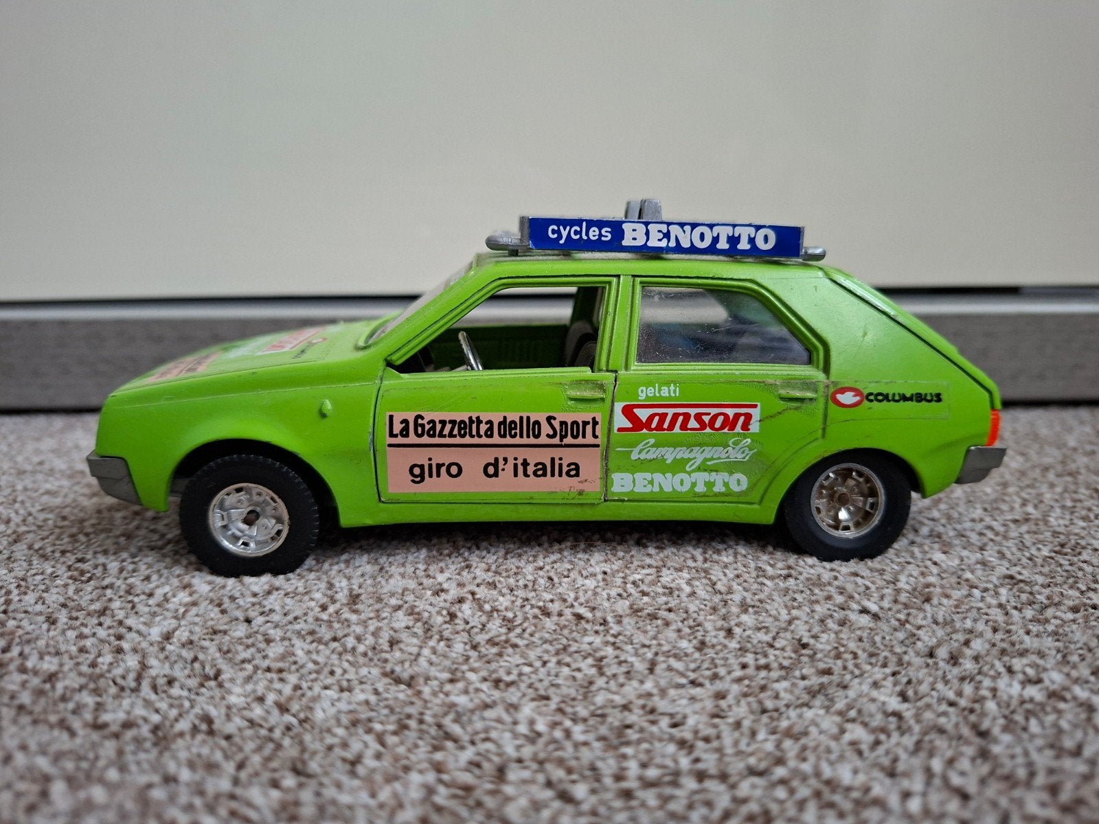 Renault 14 TL Burago 1:24, Ophalen of Verzenden, Gebruikt, Auto, Bburago