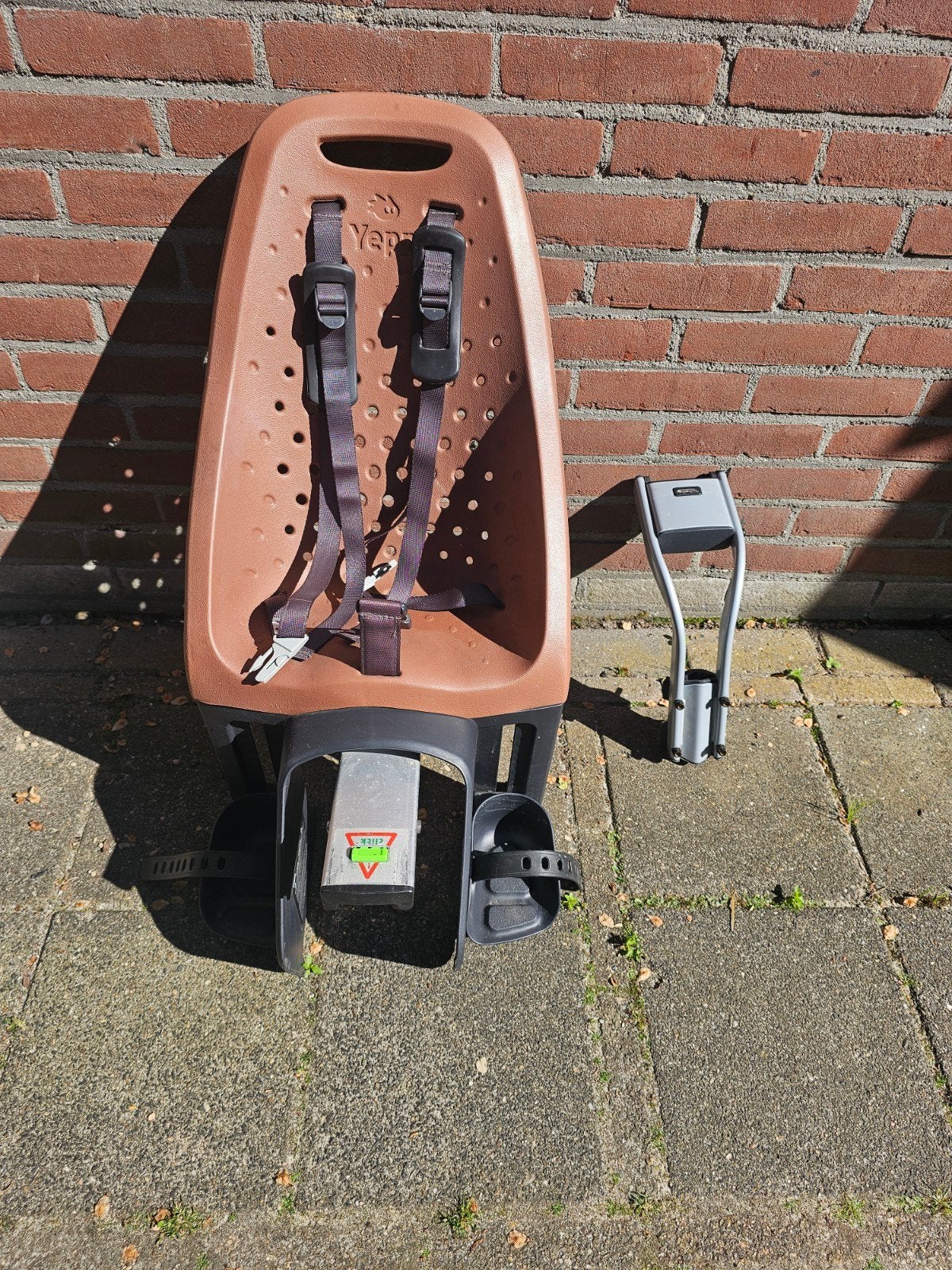 Yepp Achterzitje Bruin met Voetsteuntjes, Ophalen, Achterzitje, Yepp, 9 t/m 36 kg