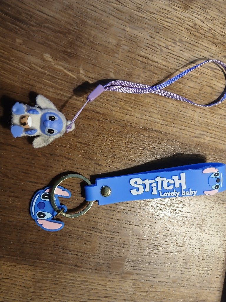 2x sleutelhanger Stitch en Labubu, Verzamelen, Sleutelhangers, Ophalen of Verzenden, Gebruikt, Knuffel of Figuurtje
