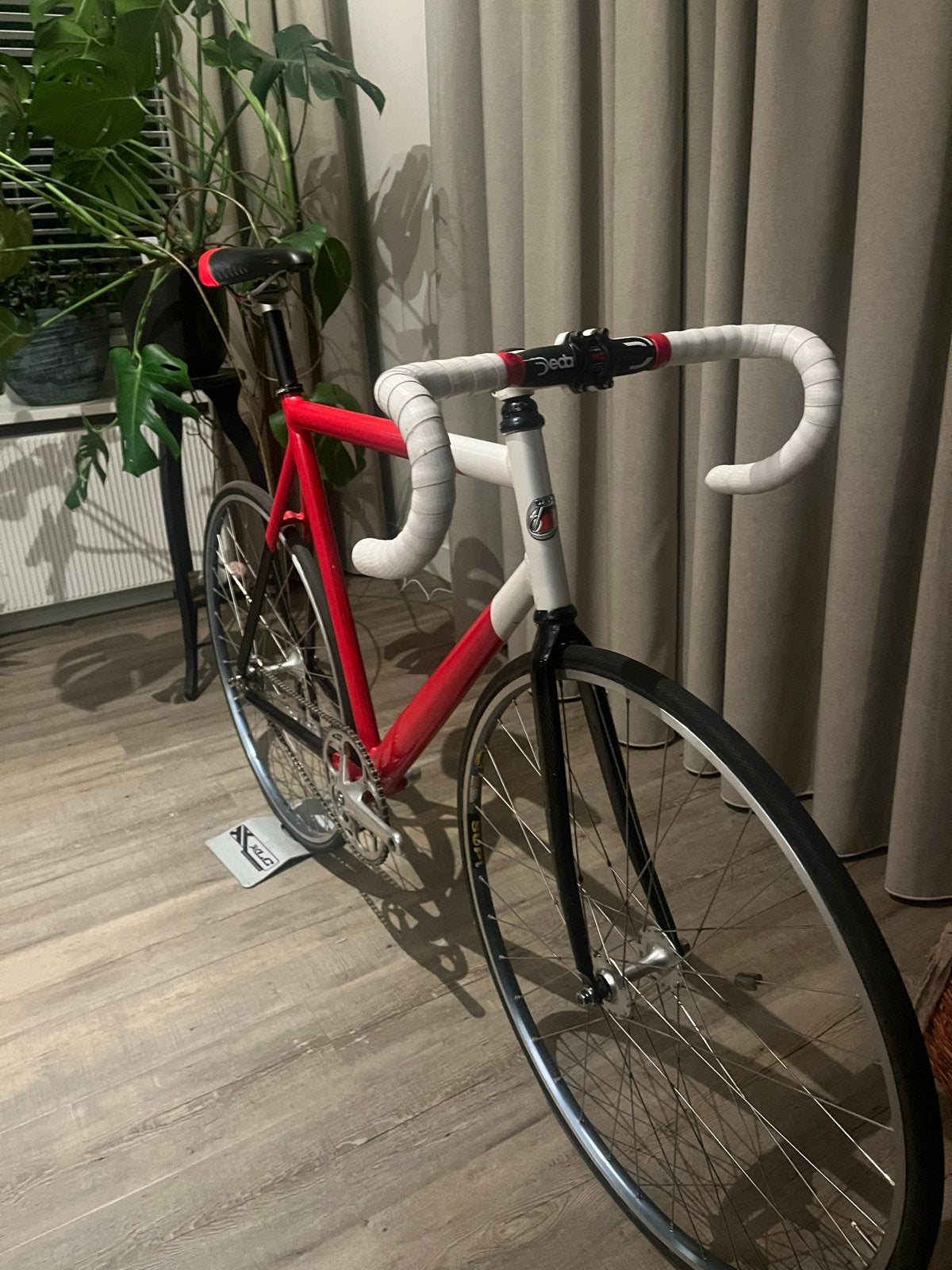 Dasia Baanfiets - Rood/Wit/Zwart, Gebruikt, Aluminium, 53 tot 57 cm, Ophalen