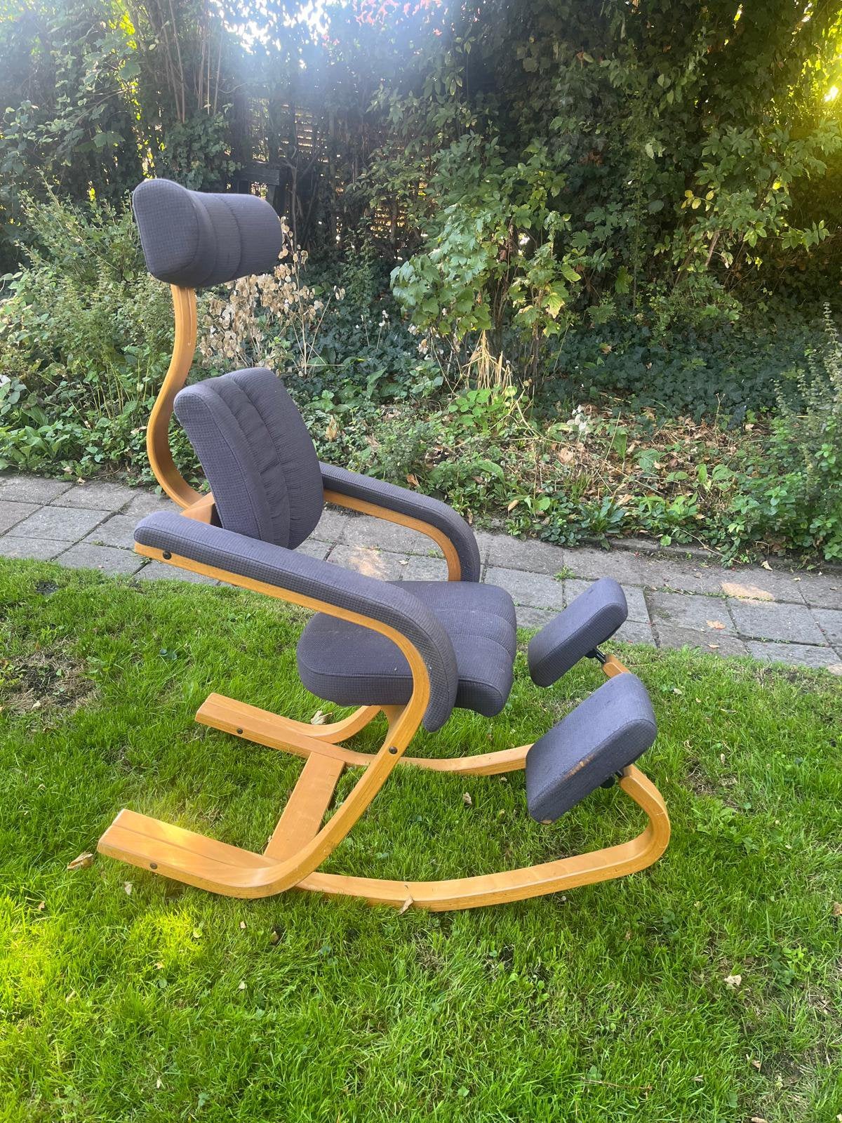 Ergonomische Stokke-stoel met houten frame en hoofdsteun, Ophalen, Gebruikt, Blauw, Eén