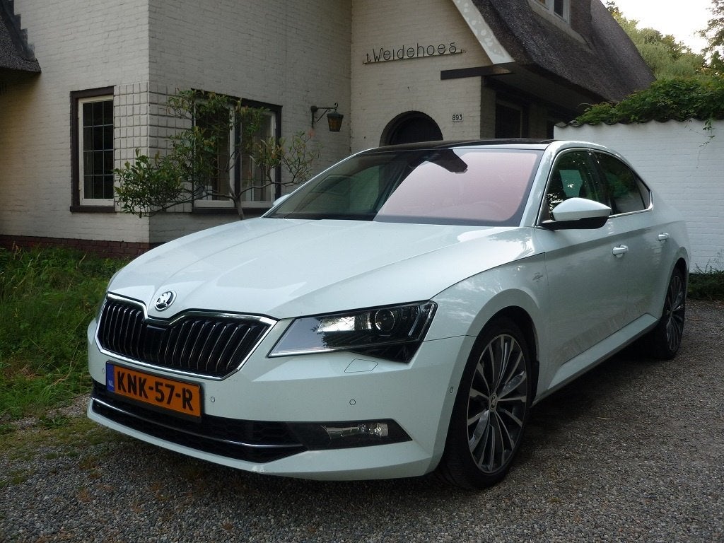 Skoda Superb 2.0 TSI 280 pk Laurint Klement 2016 nieuwe apk!, Auto's, Automaat, Euro 6, 1984 cc, Wit