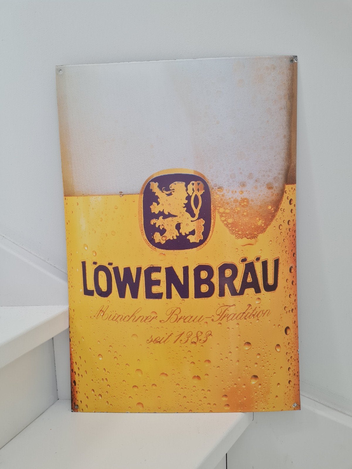 Lowenbrau emaille bord boos en hahn, Ophalen of Verzenden, Gebruikt, Reclamebord, Plaat of Schild, Overige merken