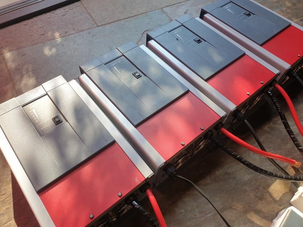 Tbs 1600 watt 12V omvormer Zuivere sinus omvormer Victron, Ophalen