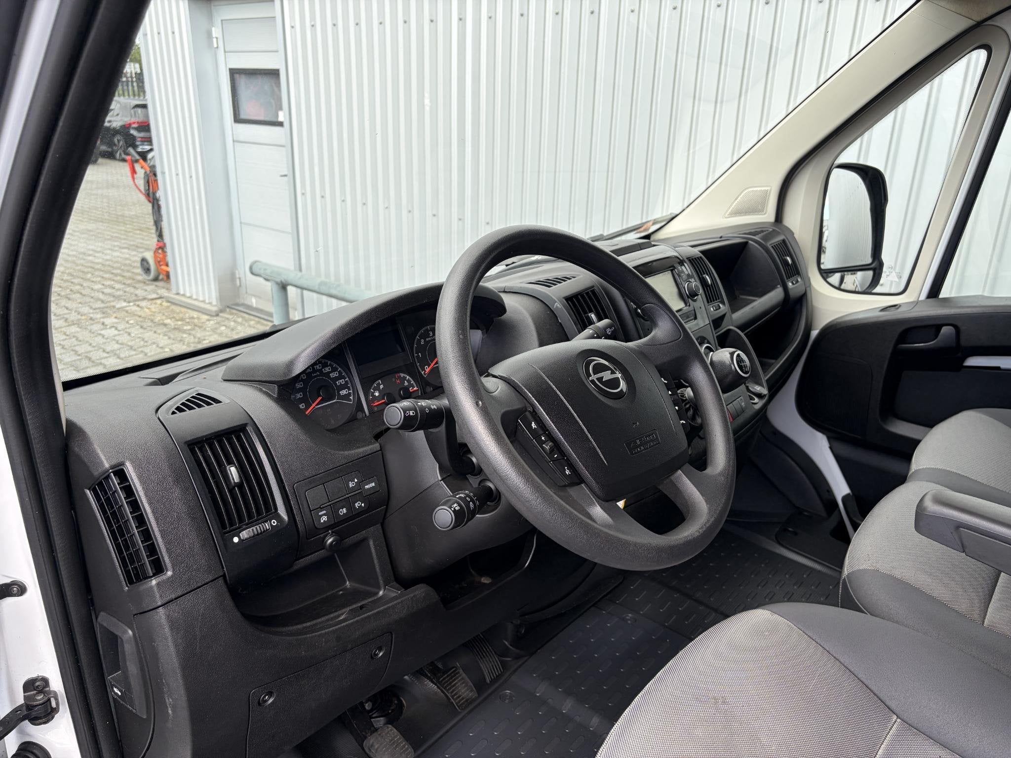 Opel Movano 2.2D 165 L3H2*3-PERS*NAVI*CAM*CRUISE*A/C*TEL*, Voorwielaandrijving, Stof, Gebruikt, Euro 6