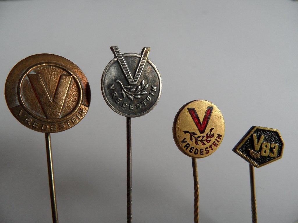 Vredestein auto-en motorbanden speldjes 4 x verschillend., Verzenden, Gebruikt, Merk, Speldje of Pin