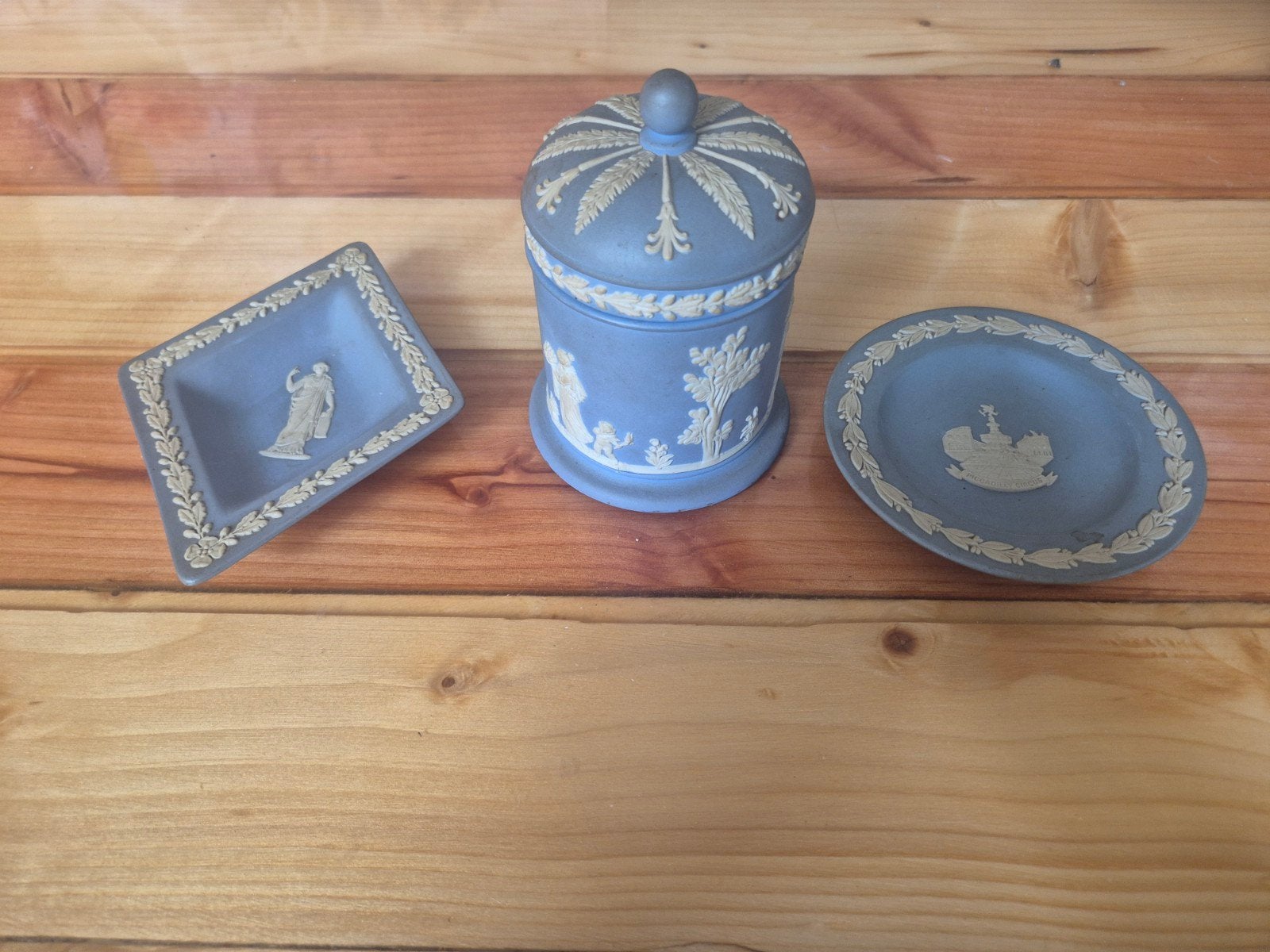Wedgwood Jasperware set: pot en schaaltjes, Antiek en Kunst, Ophalen of Verzenden