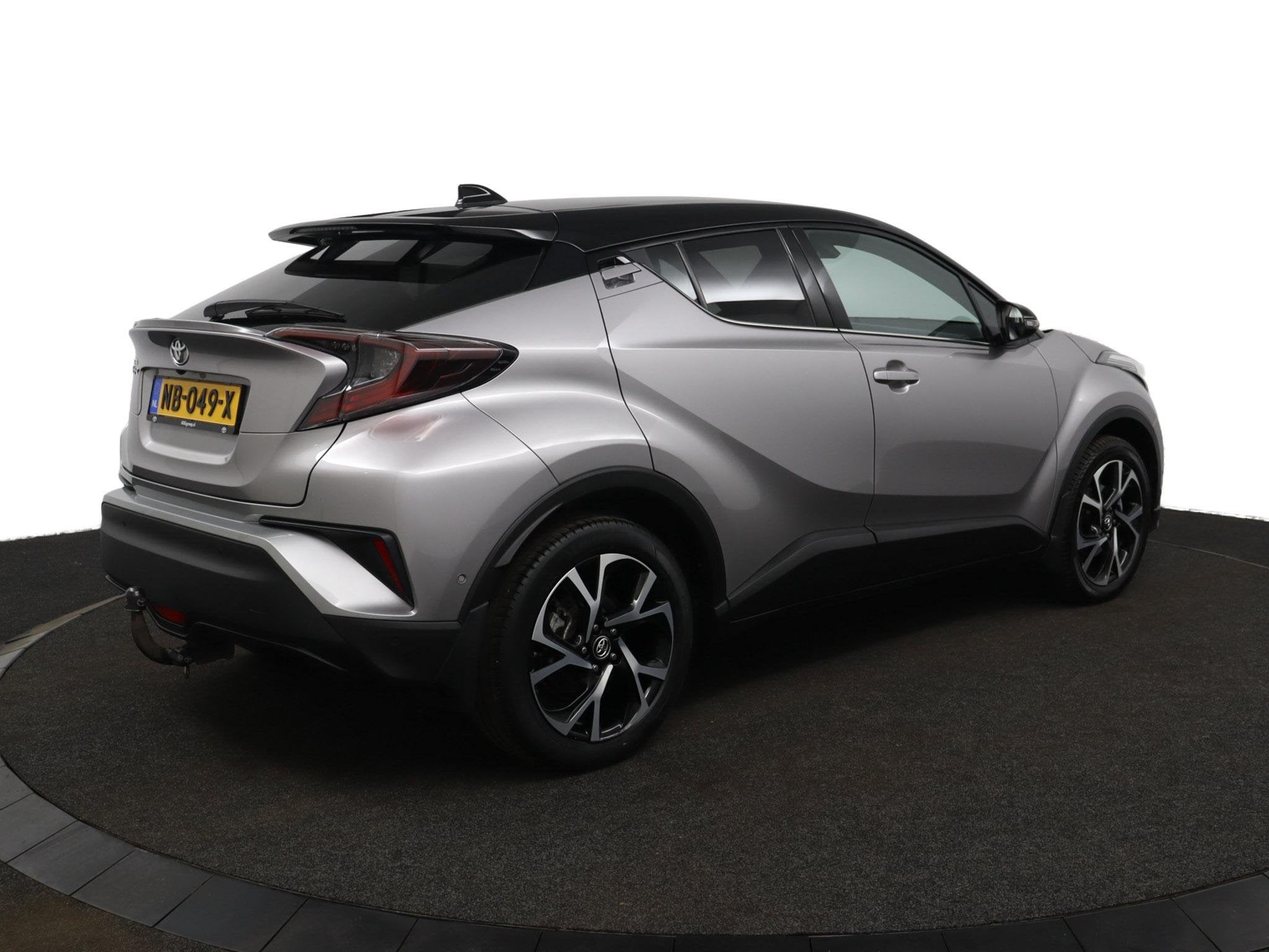 Toyota C-HR 1.2 Bi-Tone Plus | Trekhaak | Parkeersensoren |, Auto's, Voorwielaandrijving, Stof, Gebruikt, 116 pk