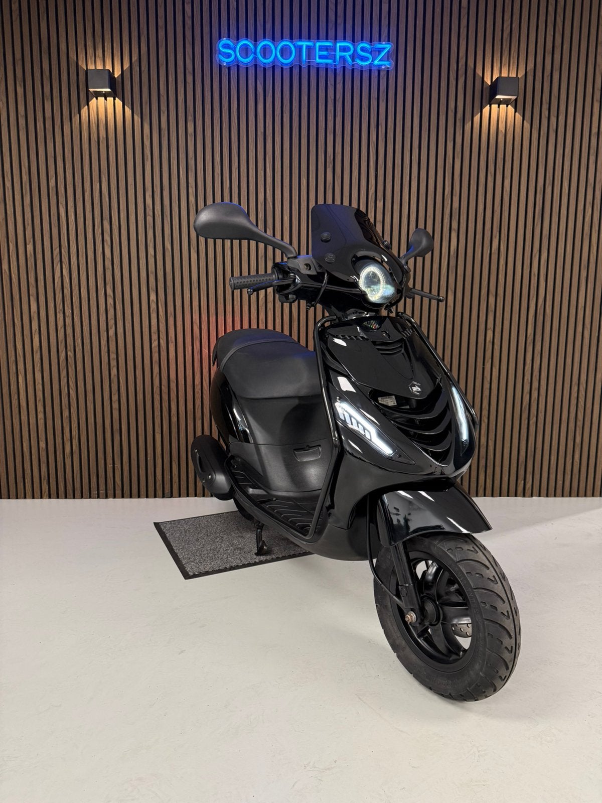 Piaggio Zip 4t 2020|Black on Black|Angel eye|Full Option, Ophalen, Zo goed als nieuw, Benzine, Zip