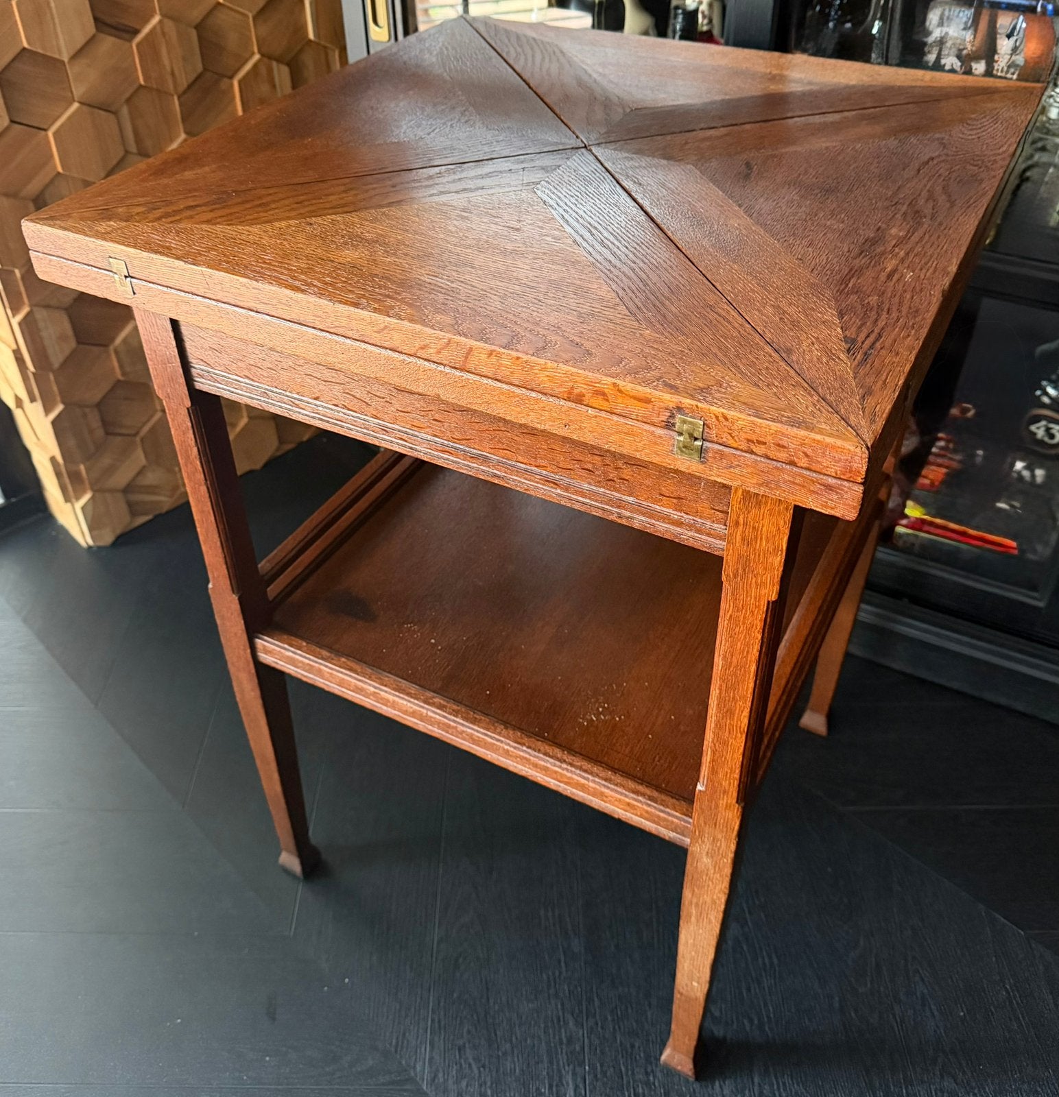 Antieke kaarttafel met uitklapbaar enveloppeblad, Ophalen