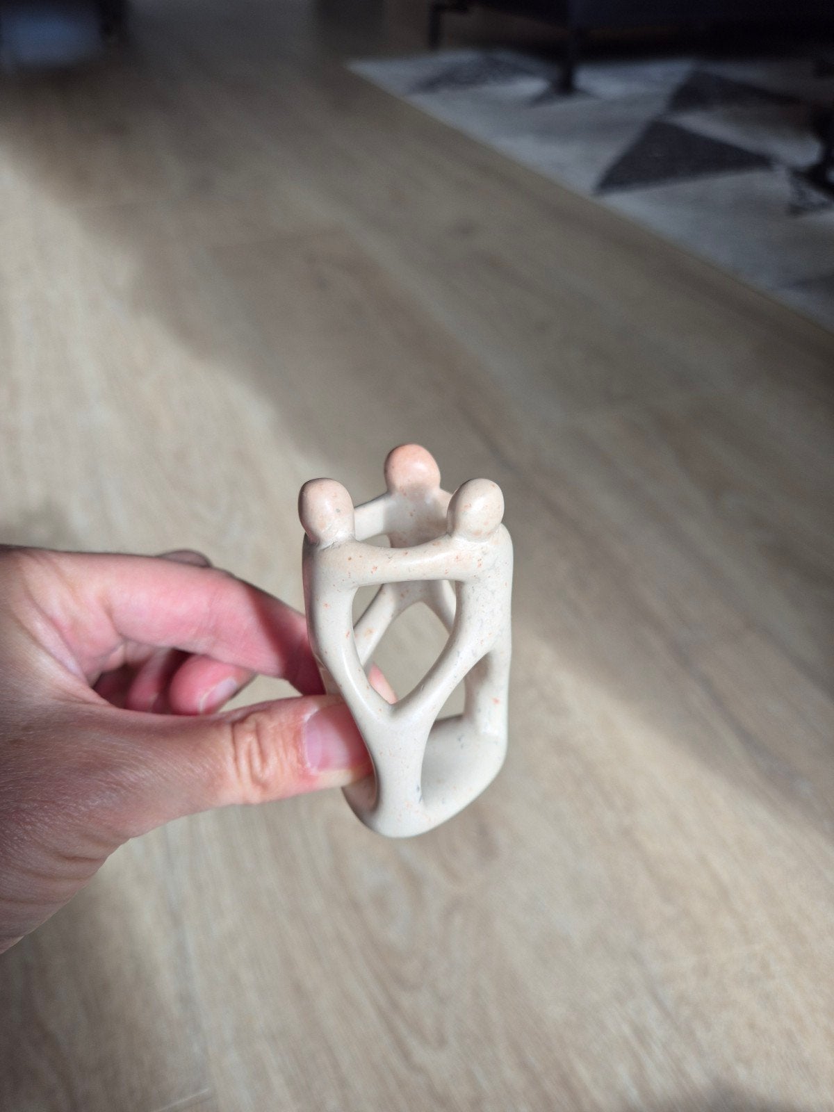 Vriendenkring beeldje van steen - Symbool van vriendschap, Gebruikt, Beige, Overige stijlen, Ophalen of Verzenden