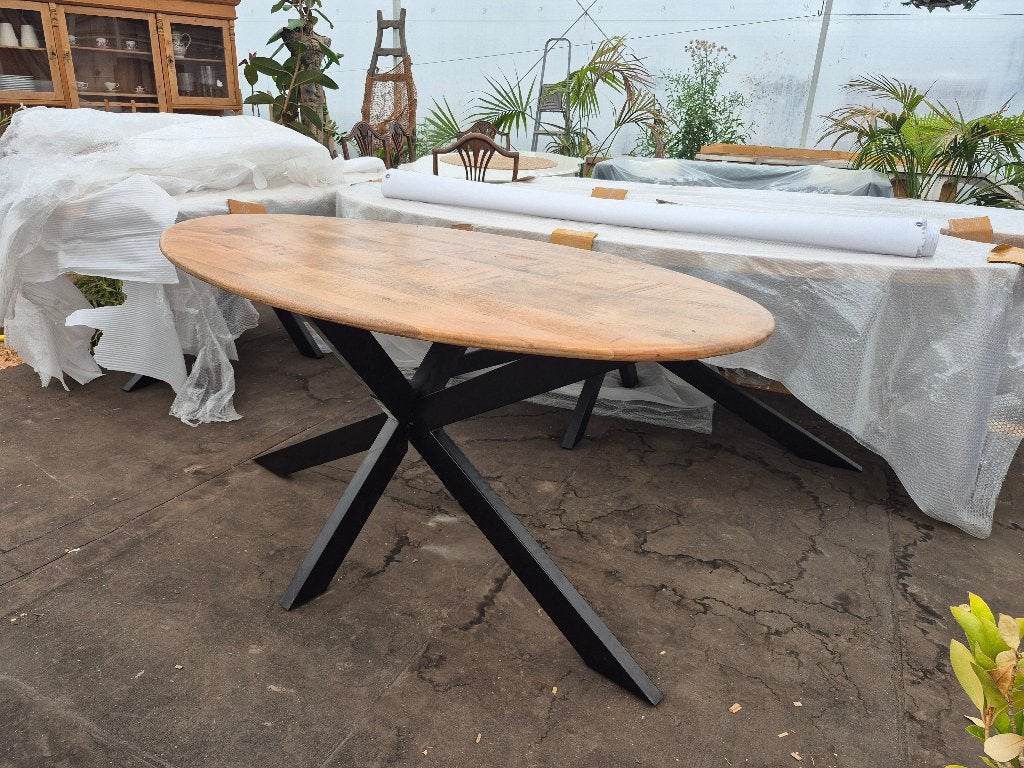 Ovale eettafel acaciahout 160 x 86 cm met metalen spinpoot, Huis en Inrichting, Ophalen, Nieuw, 50 tot 100 cm, 150 tot 200 cm
