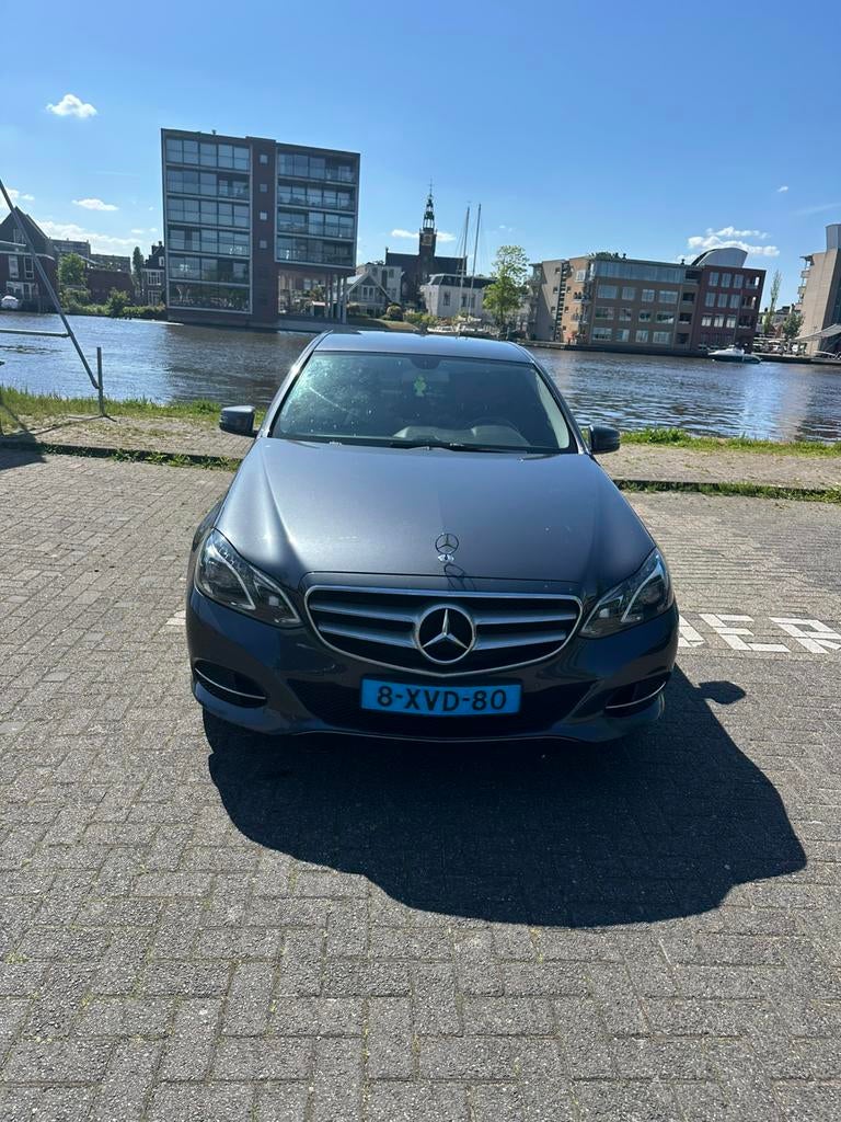 Mercedes-Benz E-Klasse E200 CDI BE Aut7 2014 Grijs, Auto's, Mercedes-Benz, 4 cilinders, Origineel Nederlands, Diesel, Particulier