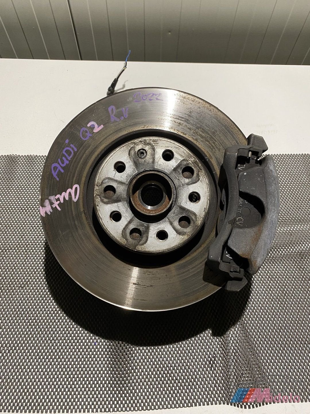 AUDI Q2 FUSEE RECHTS VOOR 5Q0407258, Auto-onderdelen, Ophanging en Onderstel, Gebruikt, -, -, -