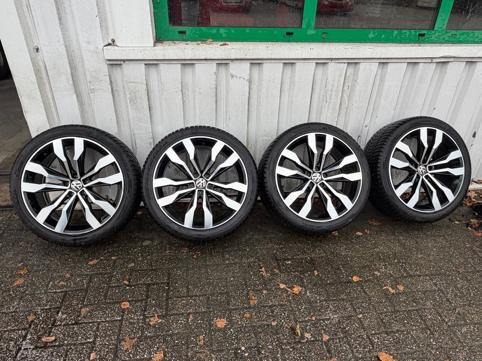 VW Suzuka 20 inch velgen met Hankook winterbanden, Auto-onderdelen, Gebruikt, 255 mm, Banden en Velgen, Personenwagen