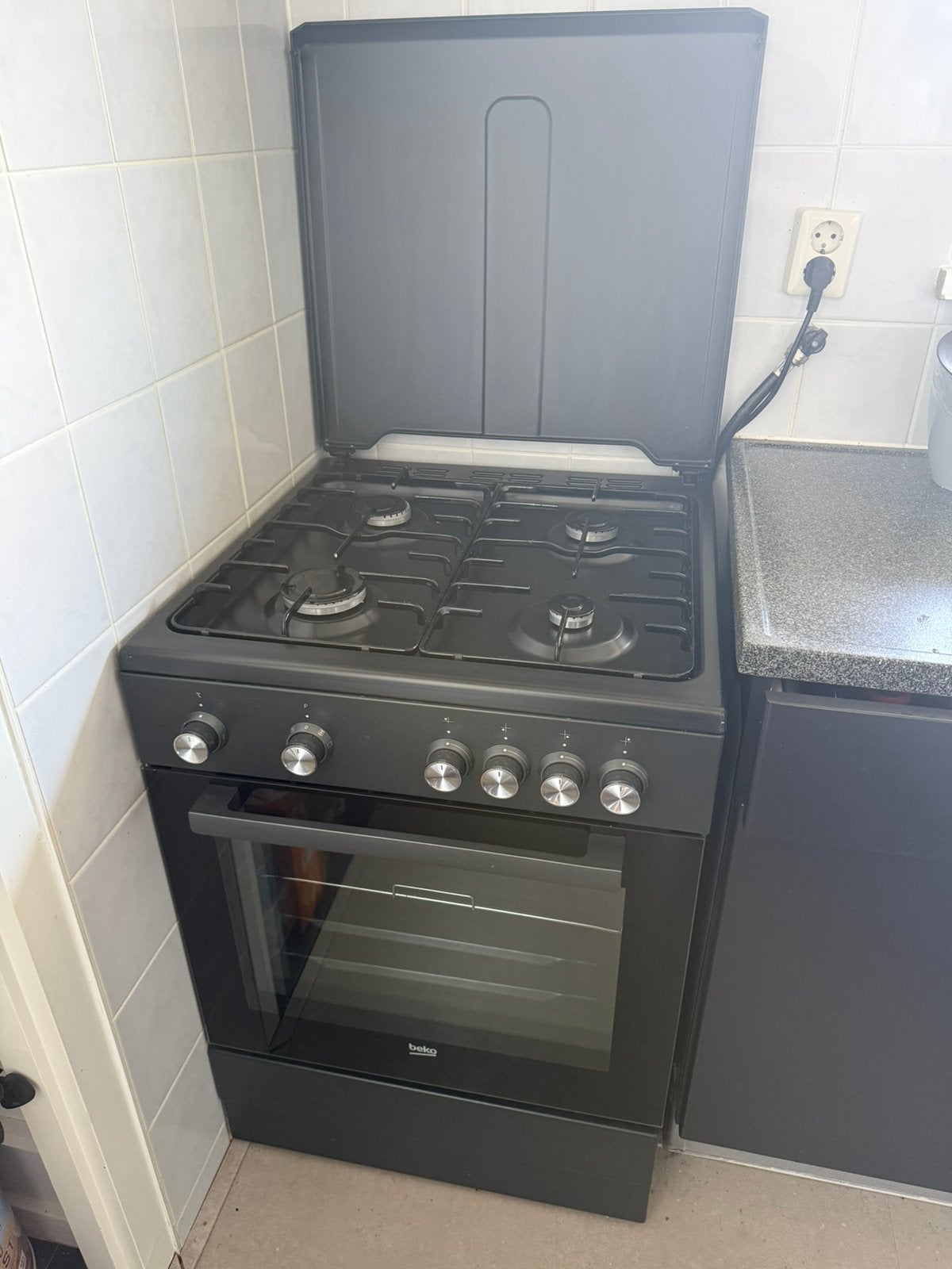 Beko gasfornuis met oven, Ophalen, 4 kookzones, Zo goed als nieuw, Gas