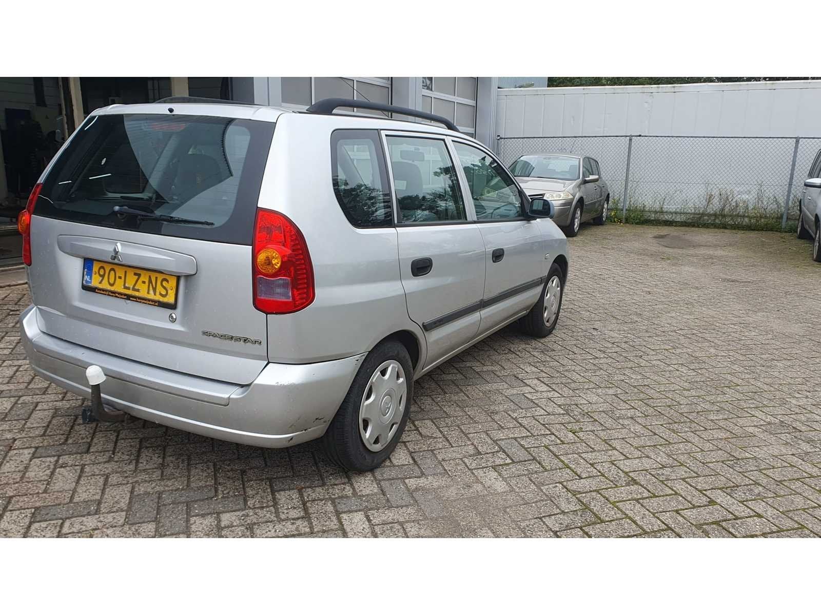 Mitsubishi Space Star 1.6 Family, 90-LZ-NS, Auto's, Gebruikt, 4 cilinders, Handgeschakeld, Zilver of Grijs
