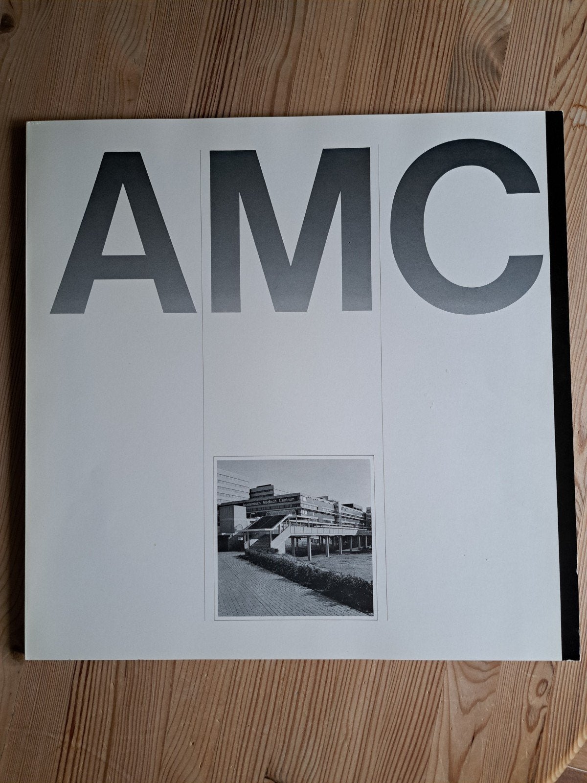 AMC, boek waarin de architect de bouw presenteert, Ophalen of Verzenden, Zo goed als nieuw, Overige onderwerpen