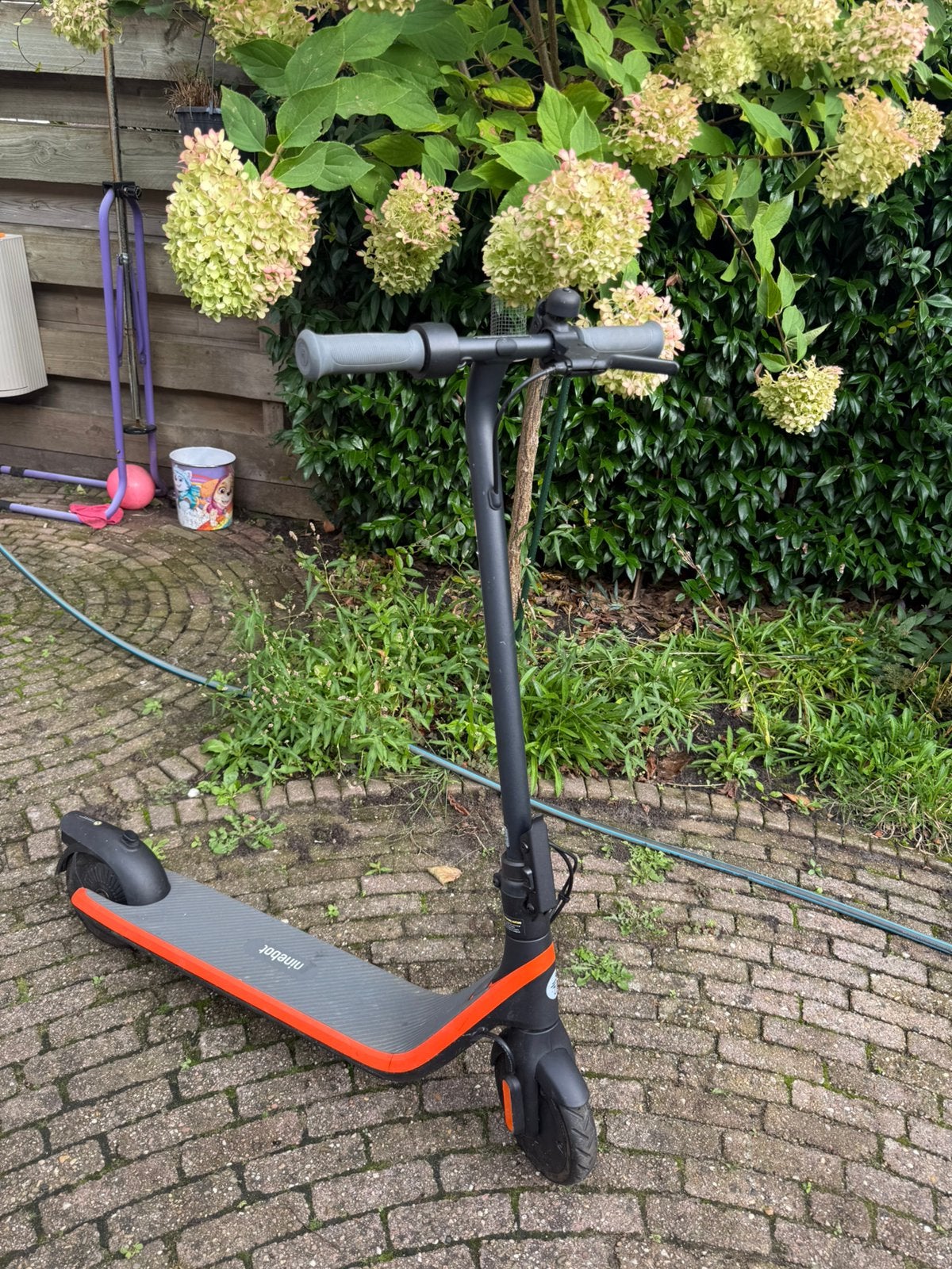 Segway-Ninebot Elektrische Step – Met Oranje Accenten, Ophalen, Zo goed als nieuw, Elektrische step (E-scooter)