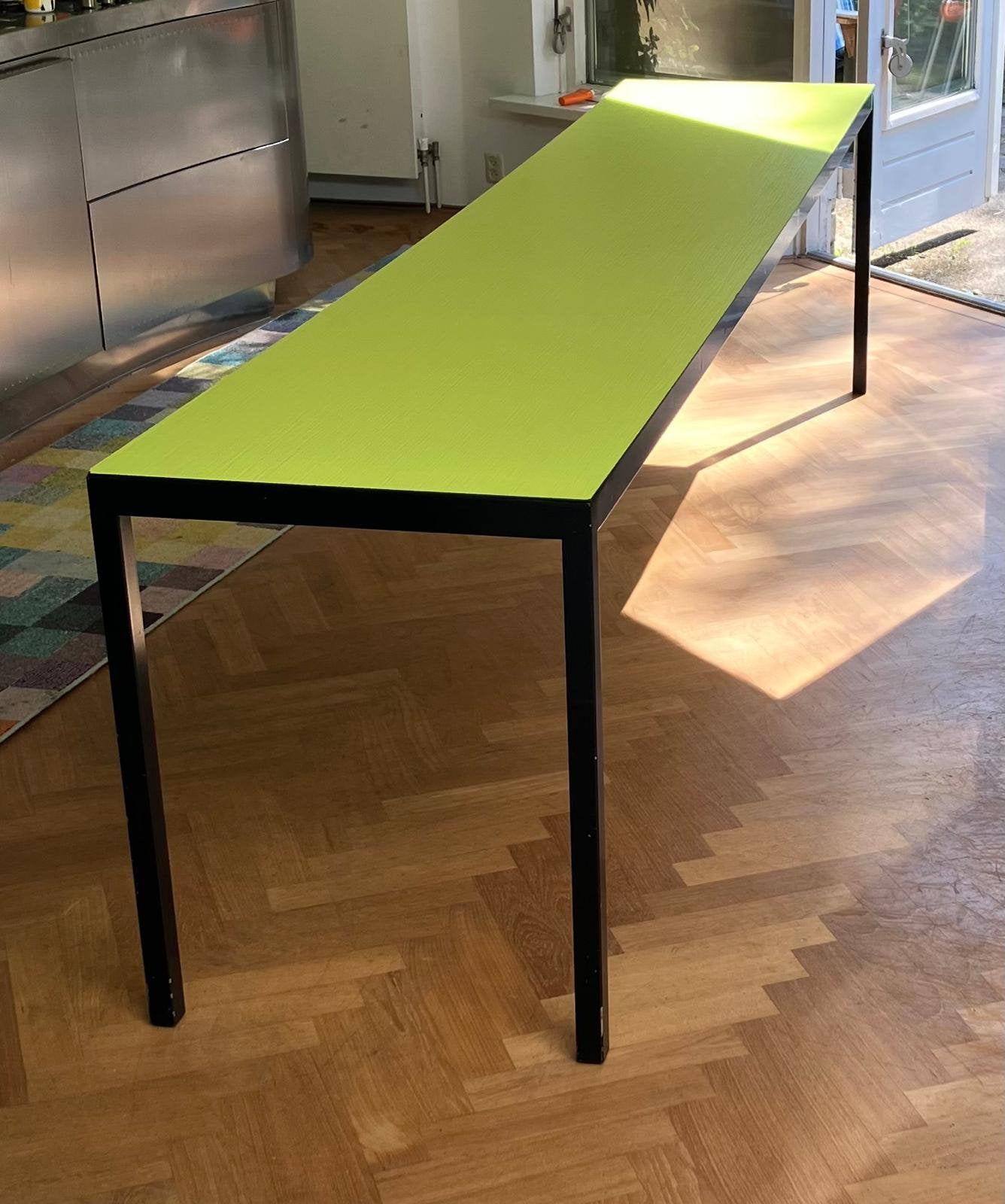 Unieke tafel - van Moooi, 300cm x 60cm, Huis en Inrichting, Tafels | Eettafels, Ophalen, Overige materialen, Gebruikt, 200 cm of meer
