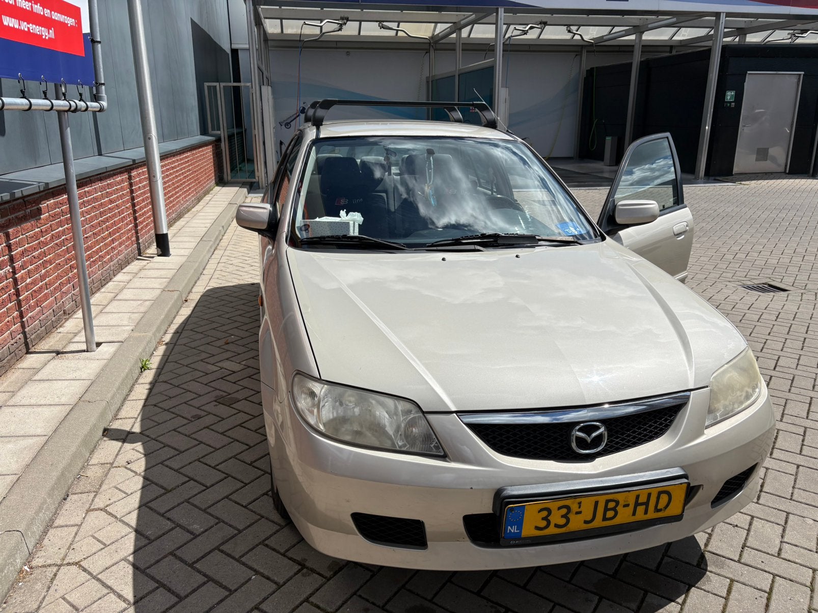 Mazda 323 1.6 SDN Exclusive 2002 Grijs, Auto's, Mazda, 4 cilinders, 400 kg, 1070 kg, 49 €/maand