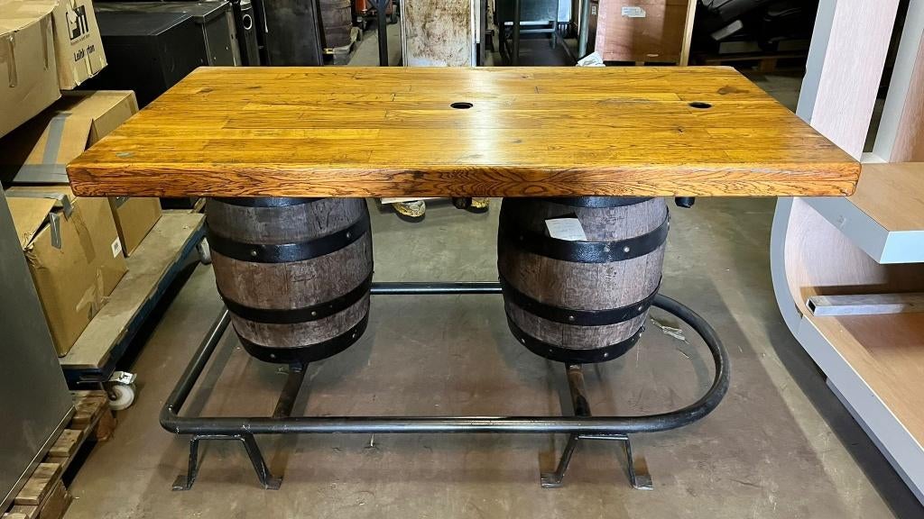 Industriële eiken tafel met wijnvaten onderstel, Huis en Inrichting, Tafels | Statafels, Gebruikt, Ophalen