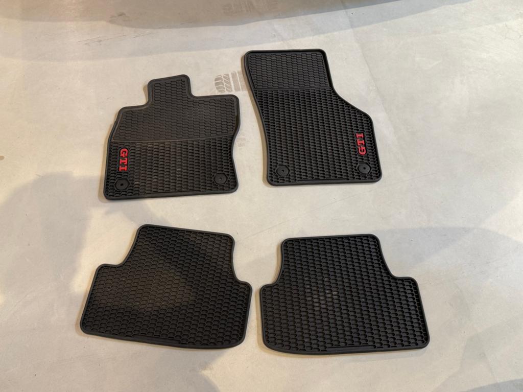 Rubberen matten Golf 8 GTI, Ophalen, Zo goed als nieuw