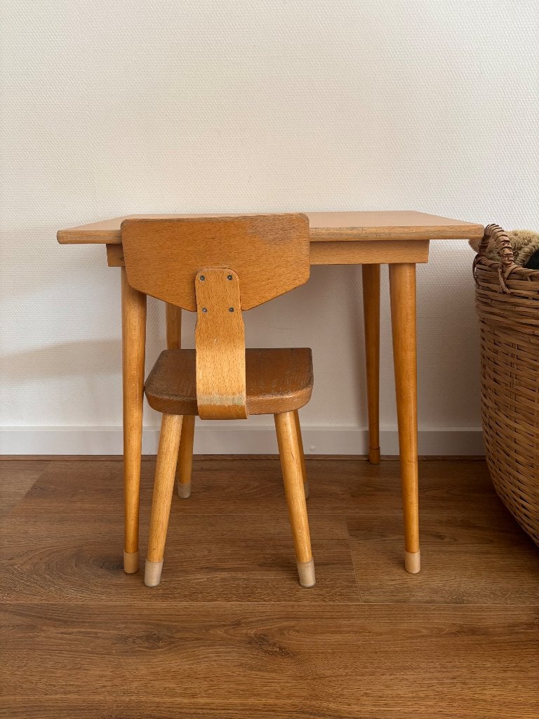 Tafel en stoel van Schilte, Kinderen en Baby's, Kinderkamer | Tafels en Stoelen, Ophalen, Gebruikt, Tafel(s) en Stoel(en)