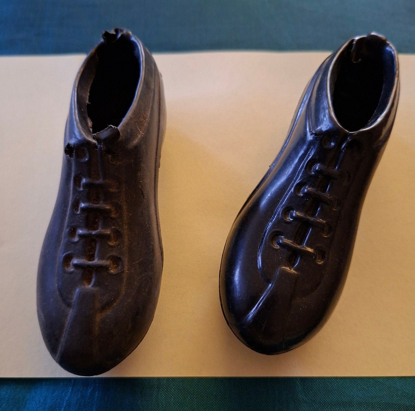 Sport voetbalschoenen voor pop / surprise/ verzamelaar, Ophalen of Verzenden, Poppenhuis