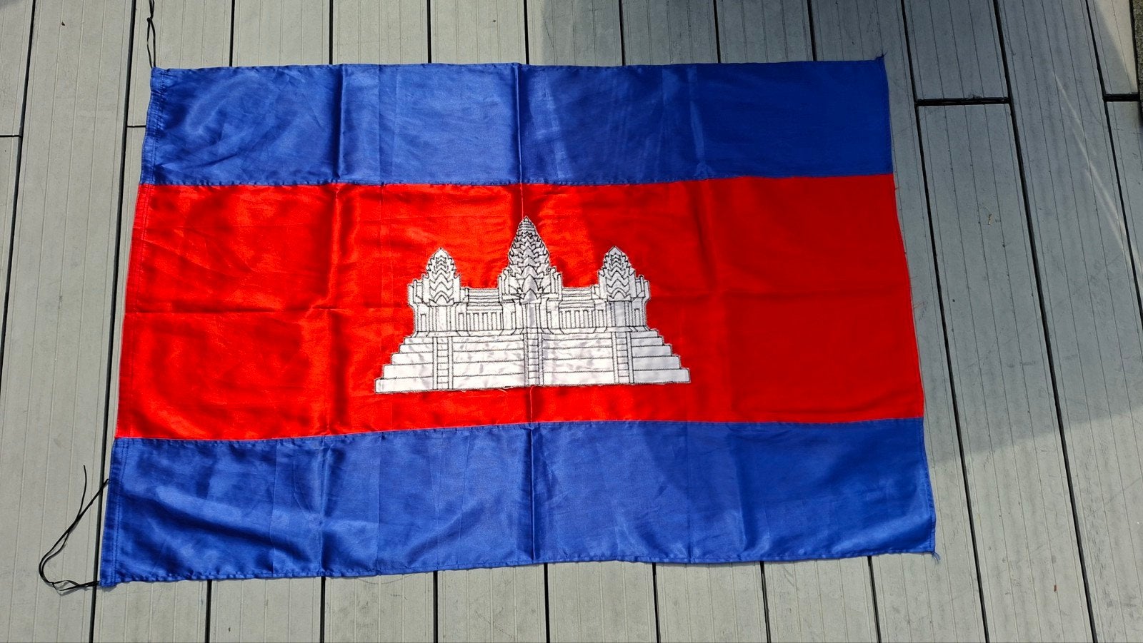 Vlag van Cambodja, Ophalen, Gebruikt