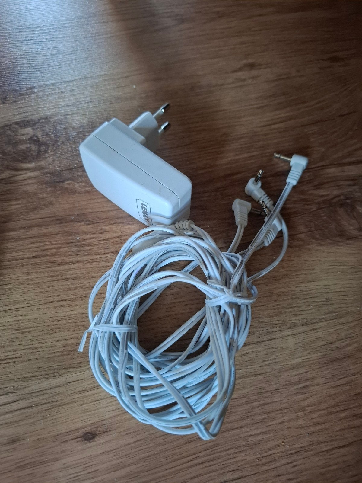 lemax verdeel stekker 3 volt  4 aansluitingen, Ophalen of Verzenden, Zo goed als nieuw