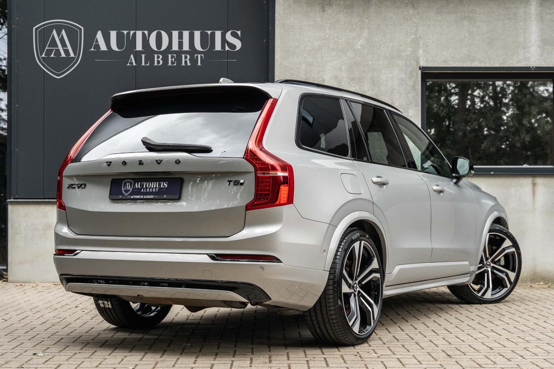 Volvo XC90 T8 Plus Dark H&K Pano Lucht 360c Trekhaak 22', Gebruikt, Zwart, 4 cilinders, 7 stoelen