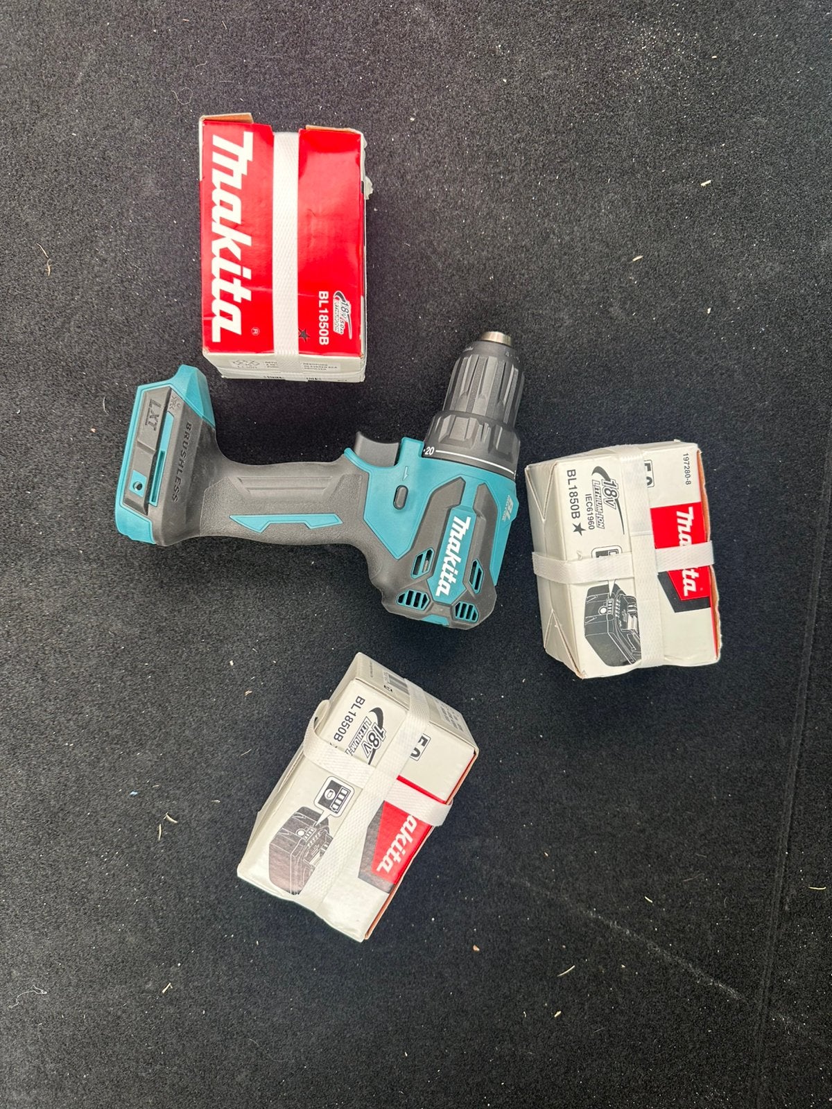 Makita  (Boormachine + 3x 5.0Ah Accu), Ophalen, Zo goed als nieuw, Boor- en Schroefmachine