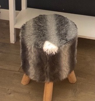 Decoratieve Poef / Krukje met Bont en Houten Poten, Ophalen, Zo goed als nieuw, Hout