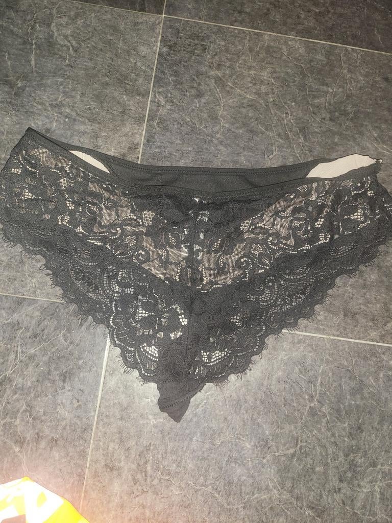 Zwart kanten slipje met gouden detail, Onbekend, Verzenden, Zwart, Slip