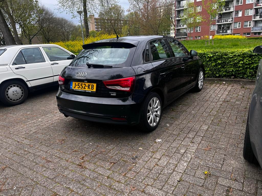 Audi A1 1.0 Tfsi Automaat S-tr 2017 Zwart, Leder en Stof, USB, Particulier, 1065 kg