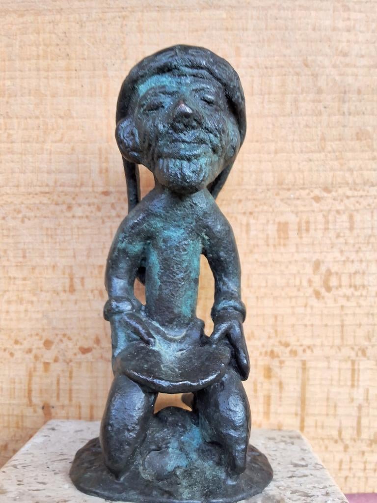 Brons beeldje Kabouter / dwerg op marmeren sokkel antiek, Antiek en Kunst, Kunst | Beelden en Houtsnijwerken, Ophalen of Verzenden