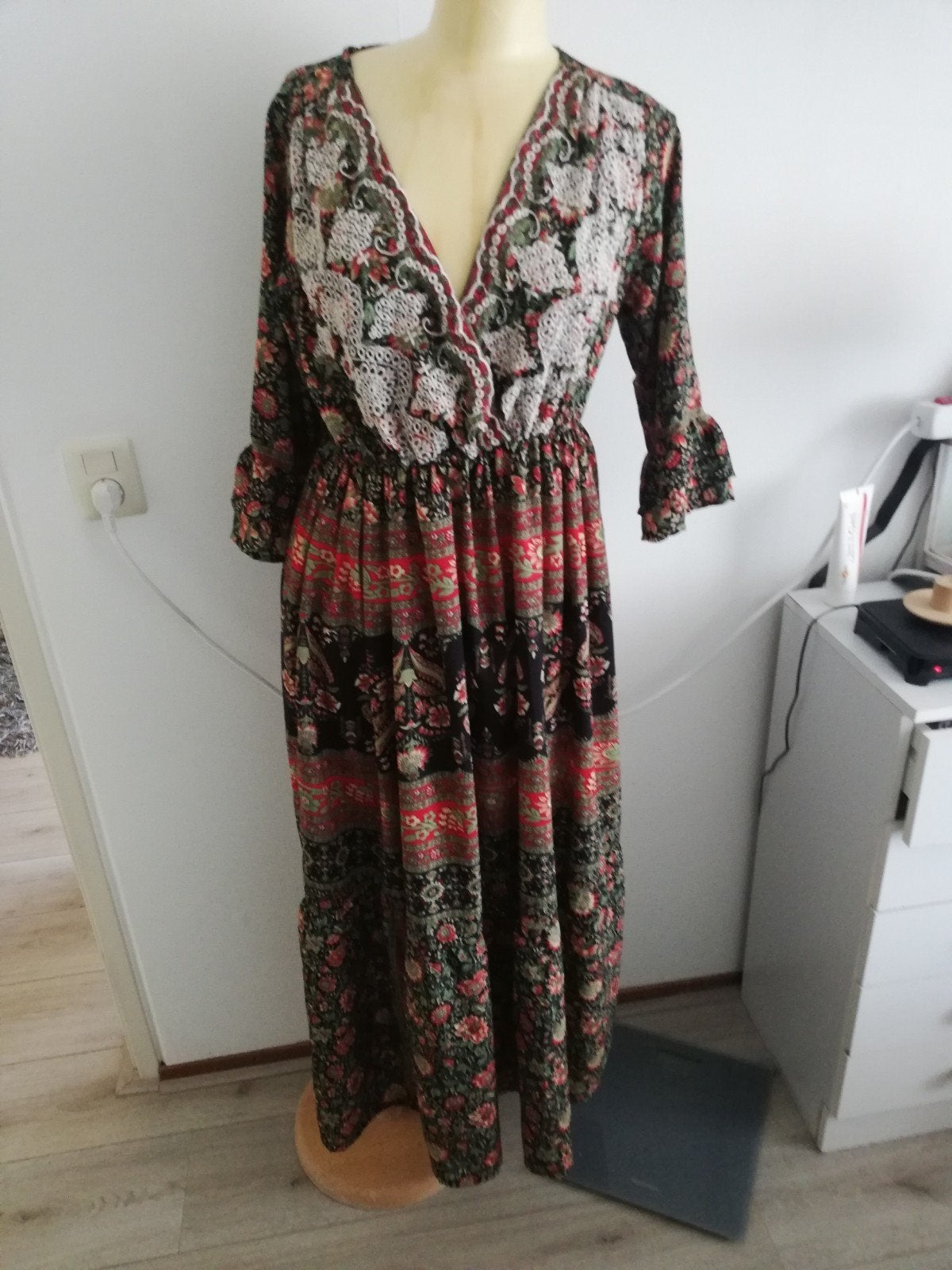 Prachtige Nieuwe Maxi jurk mt M  80%zijde, Kleding | Dames, Maat 38/40 (M), Overige kleuren, Verzenden, Nieuw