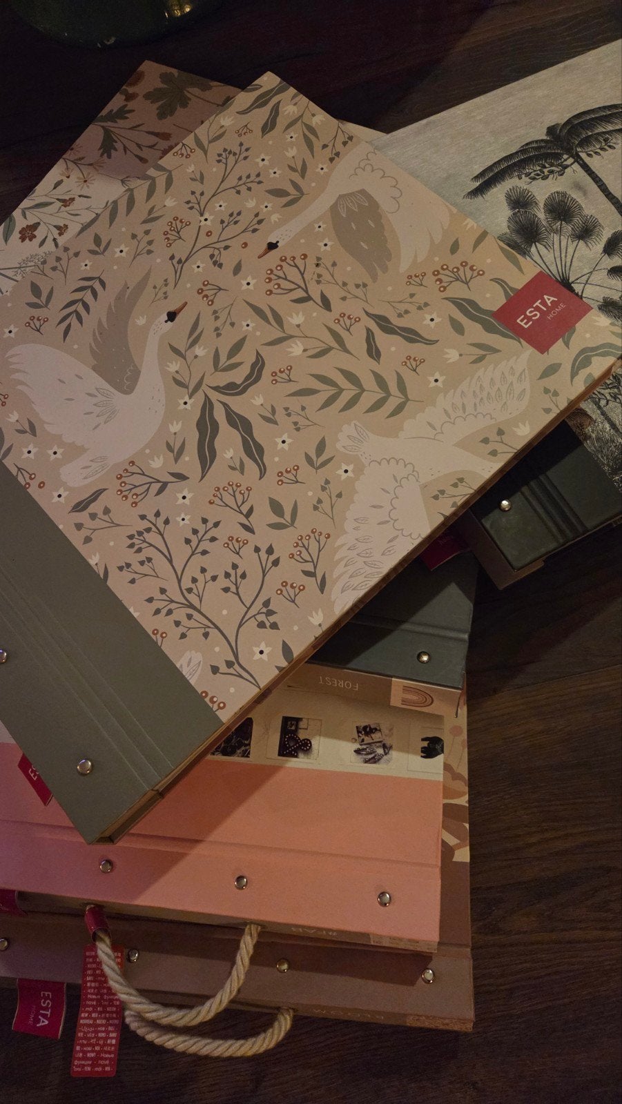 Esta Home Behang Boeken - Poppenhuis Crafting, Ophalen of Verzenden, Papierbehang, Roze, Romantisch