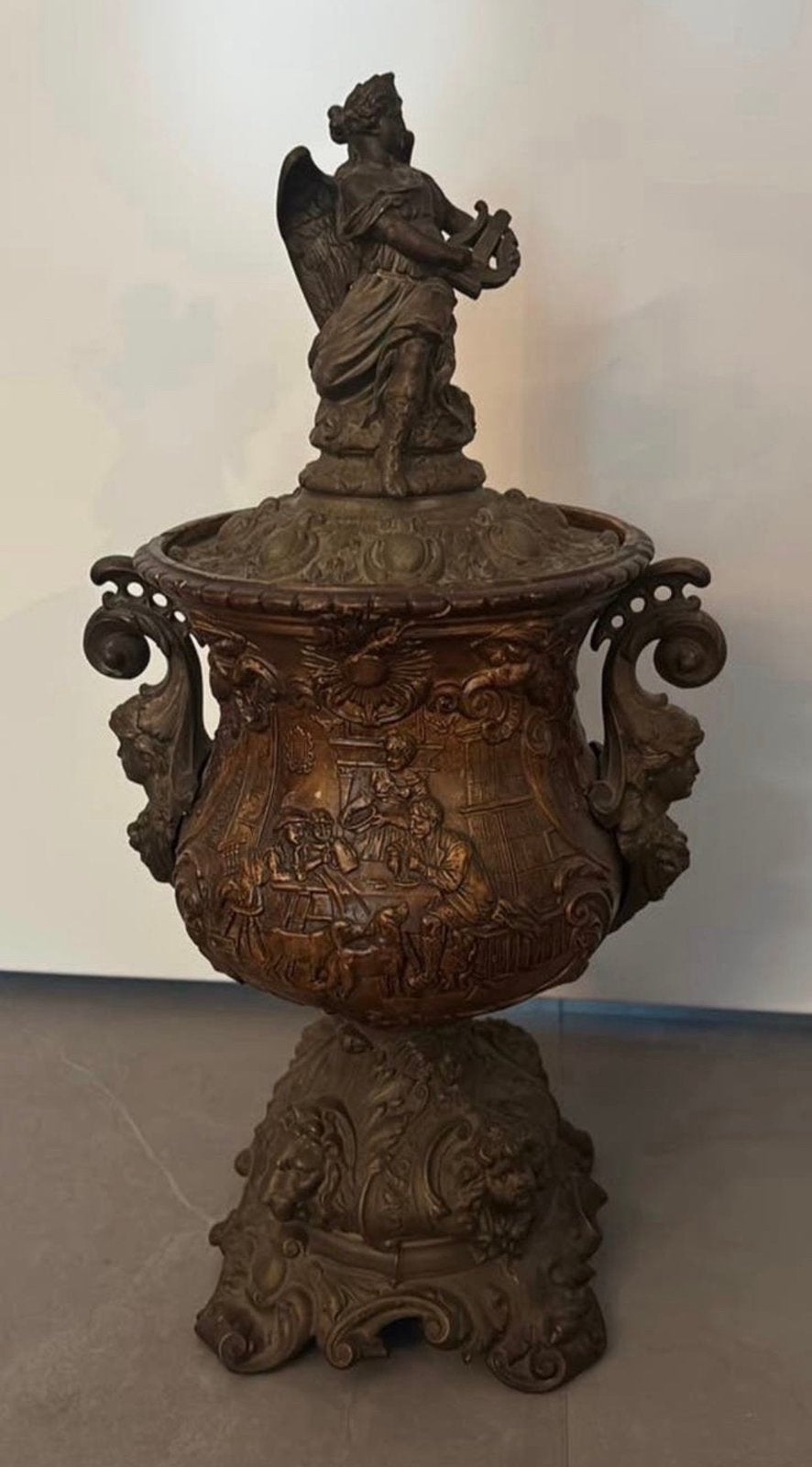 Oude antieke pot, Ophalen