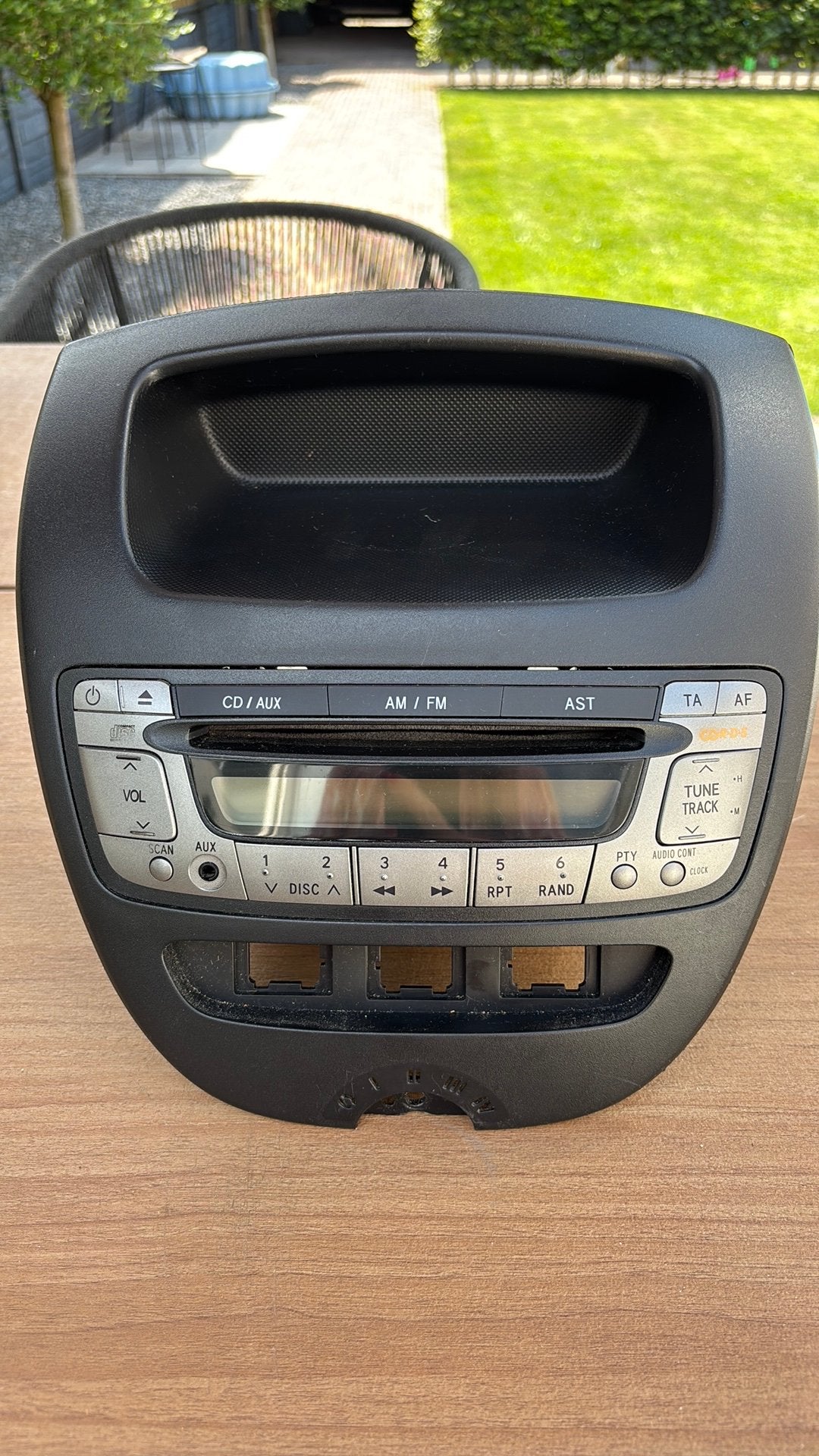 Auto radio voor Peugeot 107 / Citroën C1 / Toyota Aygo, Auto diversen, Ophalen, Zo goed als nieuw
