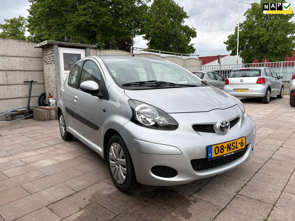 Toyota Aygo 1.0-12V Comfort Automaat|Apple Carplay|5-deurs, Auto's, Toyota, Euro 5, Stof, Gebruikt, 4 stoelen