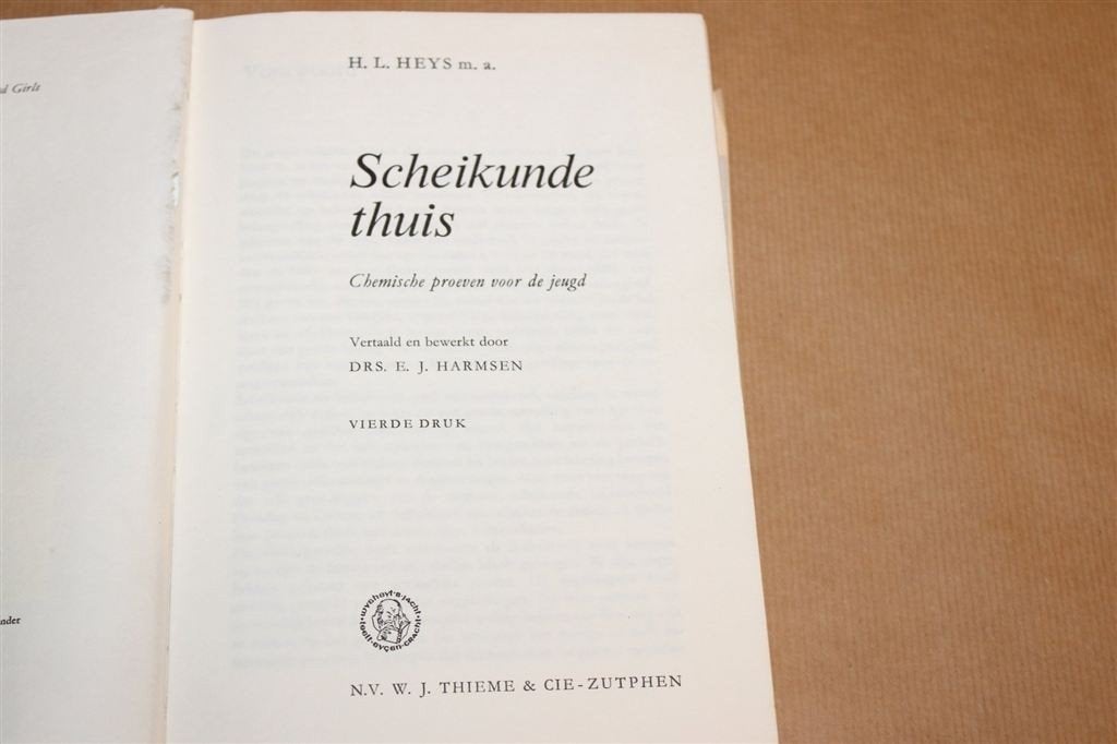 Scheikunde Thuis — Vintage Proefboek Chemie voor Jeugd 1977, Ophalen of Verzenden, Gelezen, Natuurwetenschap