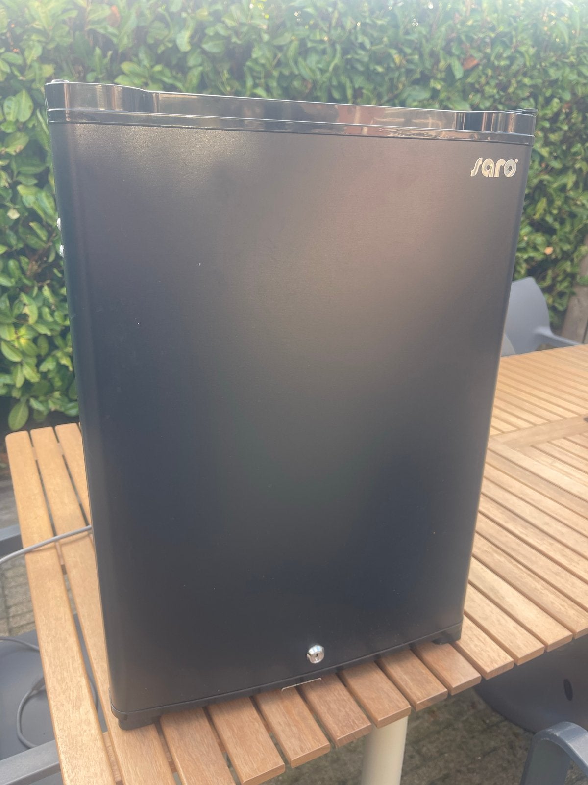 Saro Minibar Model MB40U - Compacte Koelkast Zwart, Ophalen, Zonder vriesvak, Minder dan 45 cm, Minder dan 85 cm