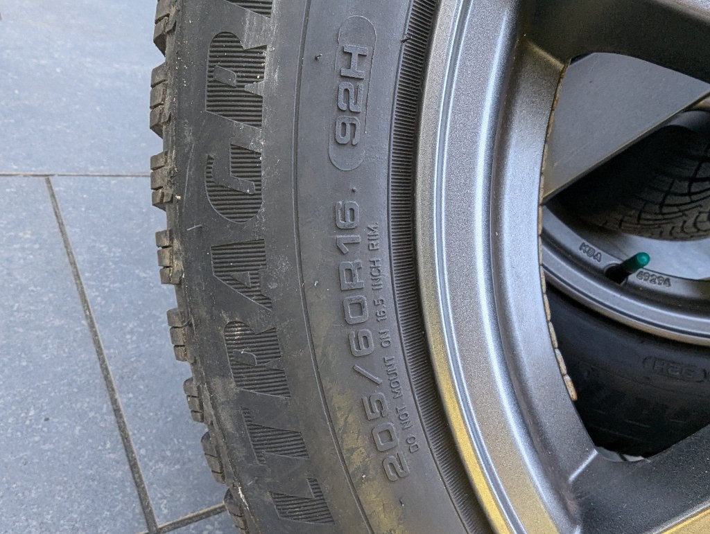 Winterbandenset Kia Niro, Ophalen, Gebruikt, 16 inch, Band(en)